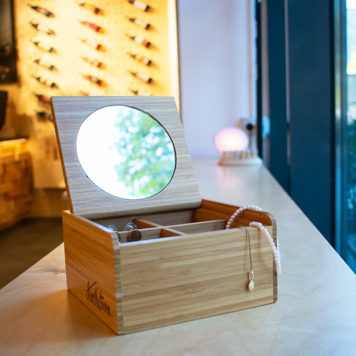 Boîte à bijoux en bois avec compartiments et miroir - avenatura