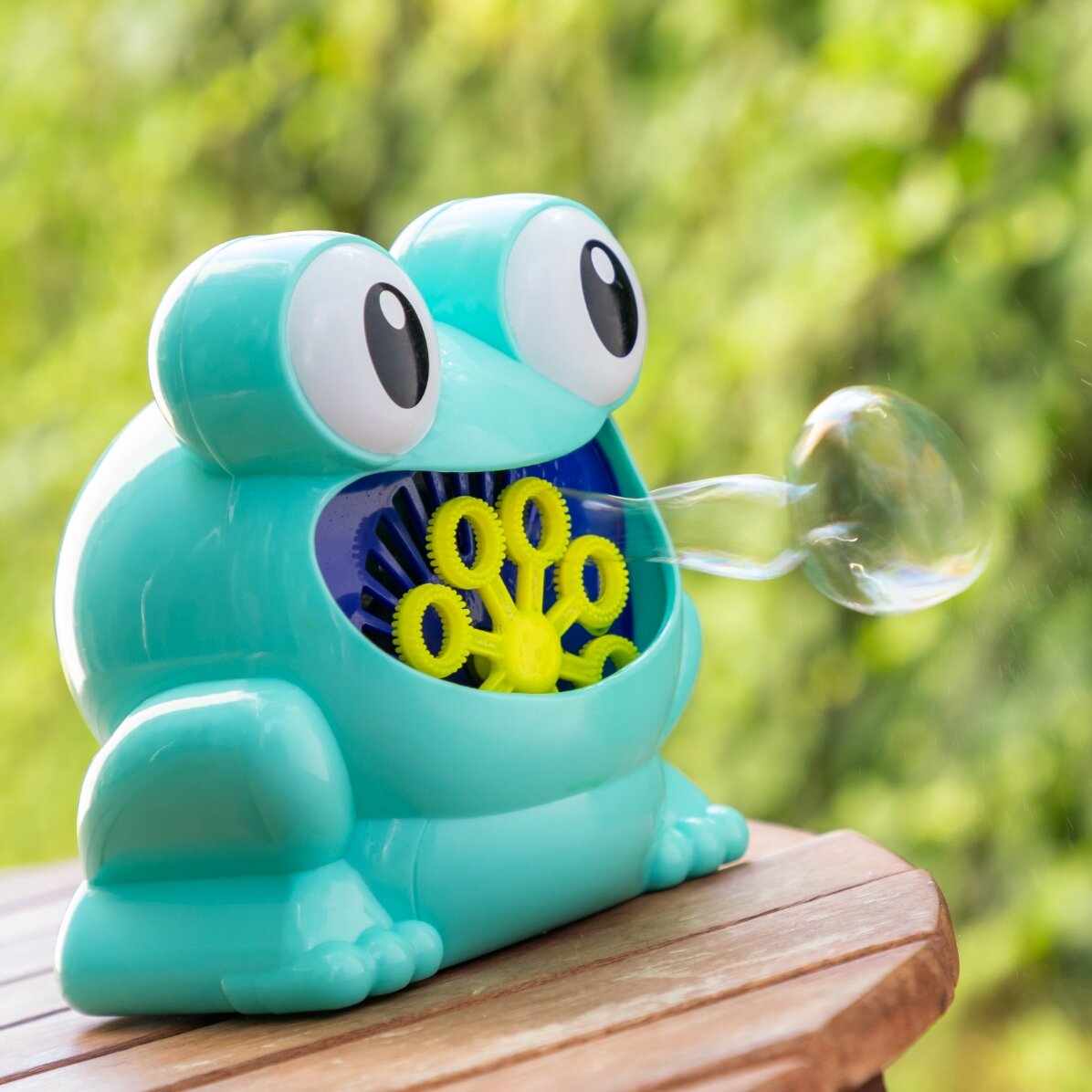 Jouet en forme de grenouille avec diffuseur de ballons