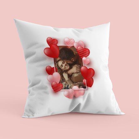 Coussin personnalisé avec une photo et des petits cœurs - Notre amour