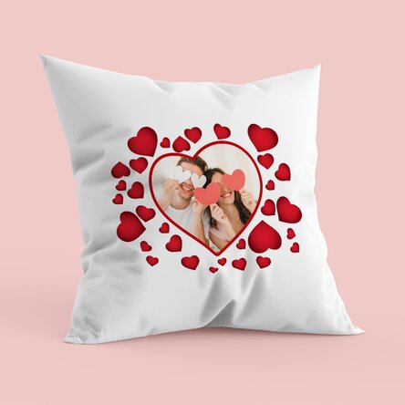 Coussin personnalisé avec une photo et des petits cœurs