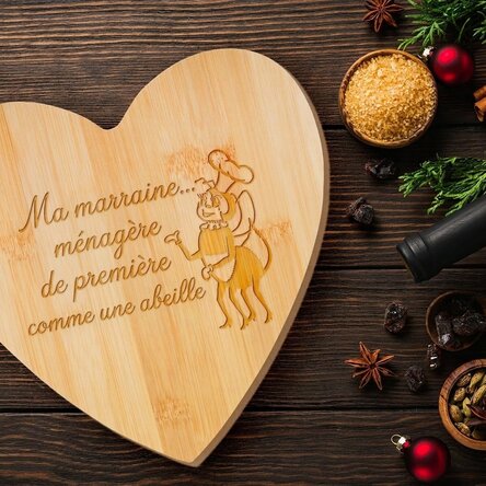 Planche à découper en forme de cœur personnalisé avec un message pour Nasa