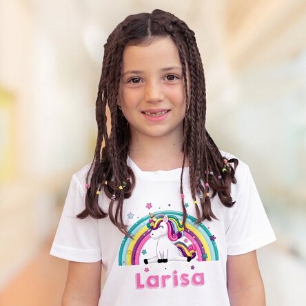 T-shirt de sport pour enfants personnalisé avec un prénom - Licorne et arc-en-ciel