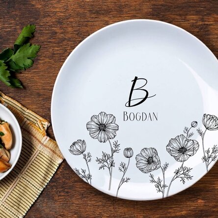 Assiette personnalisée avec une initiale et un texte - Flowers