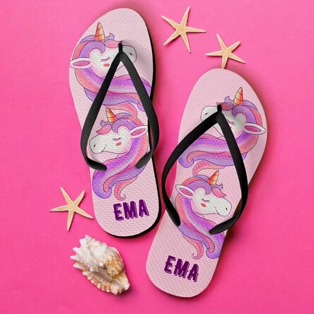 Tongs personnalisées pour enfants avec une licorne et un texte