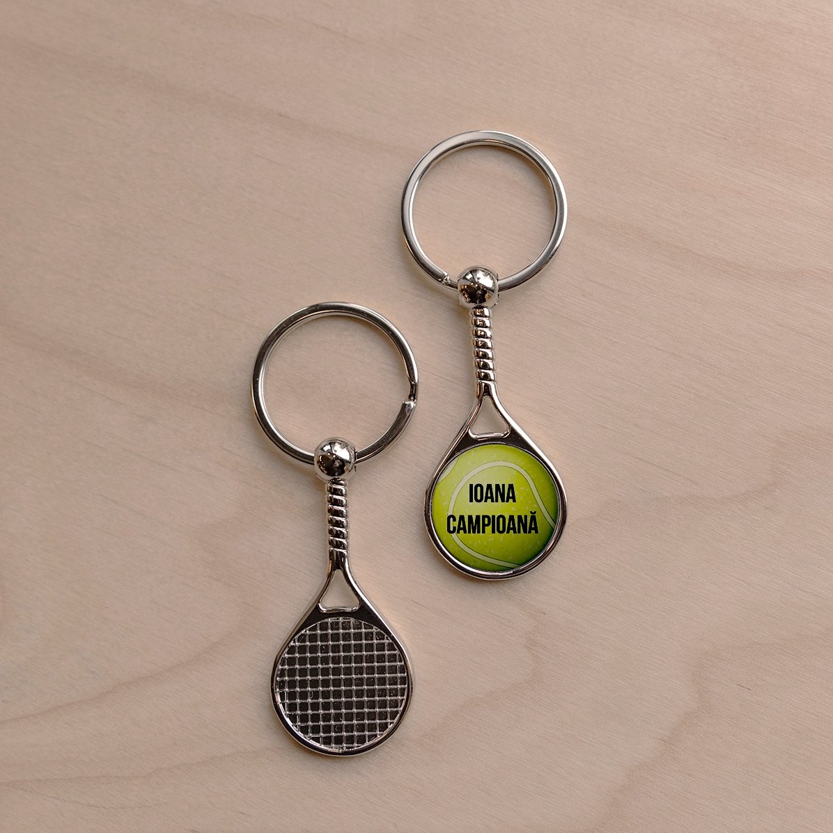 Porte-clés en forme de raquette de tennis personnalisé avec le texte « Champion »