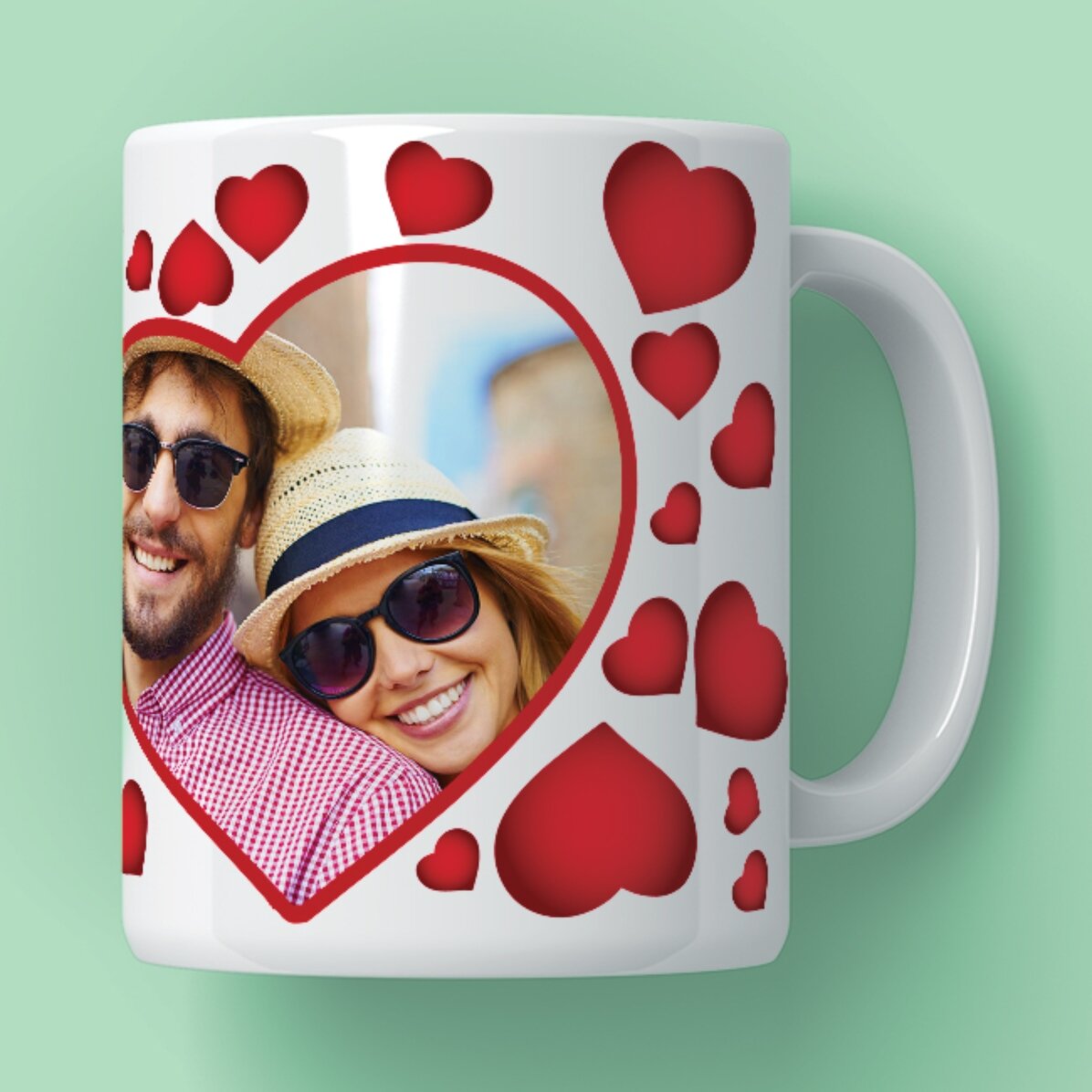 Tasse personnalisée avec des petits cœurs et une photo