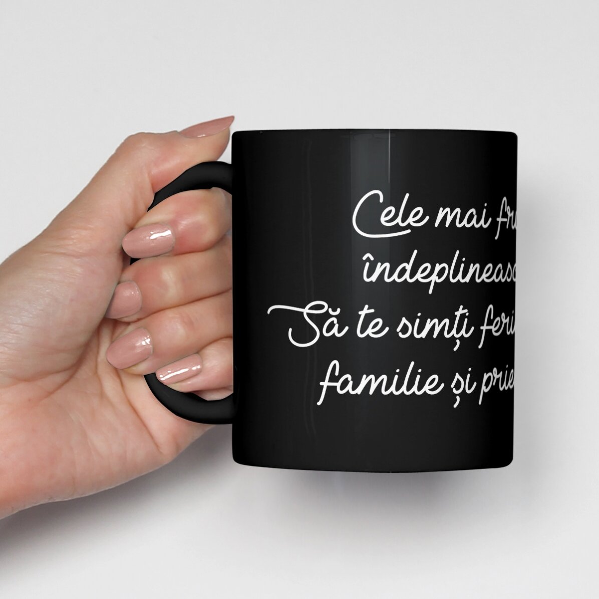 Tasse noire personnalisée avec un message