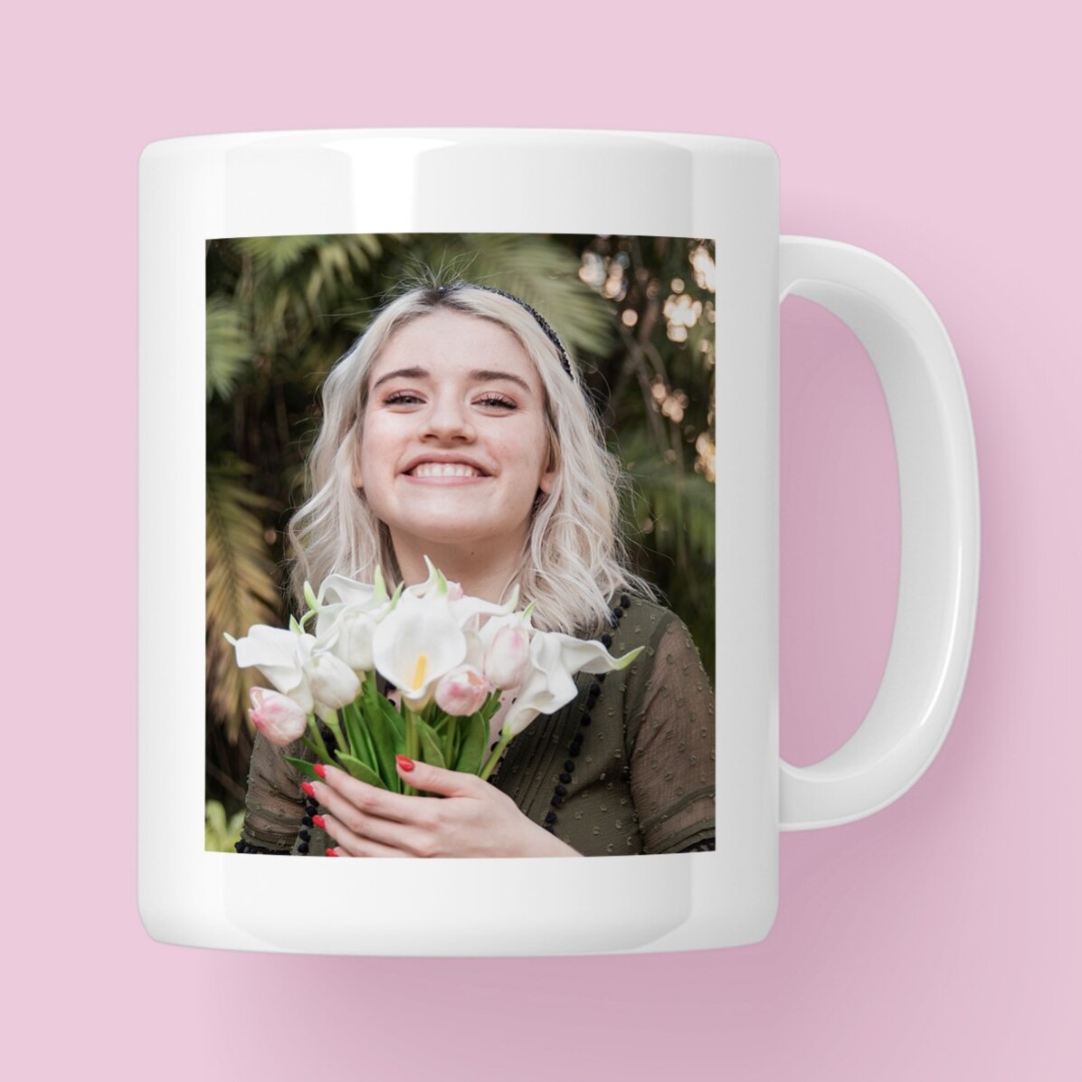 Tasse personnalisée avec une initiale, un prénom et une photo