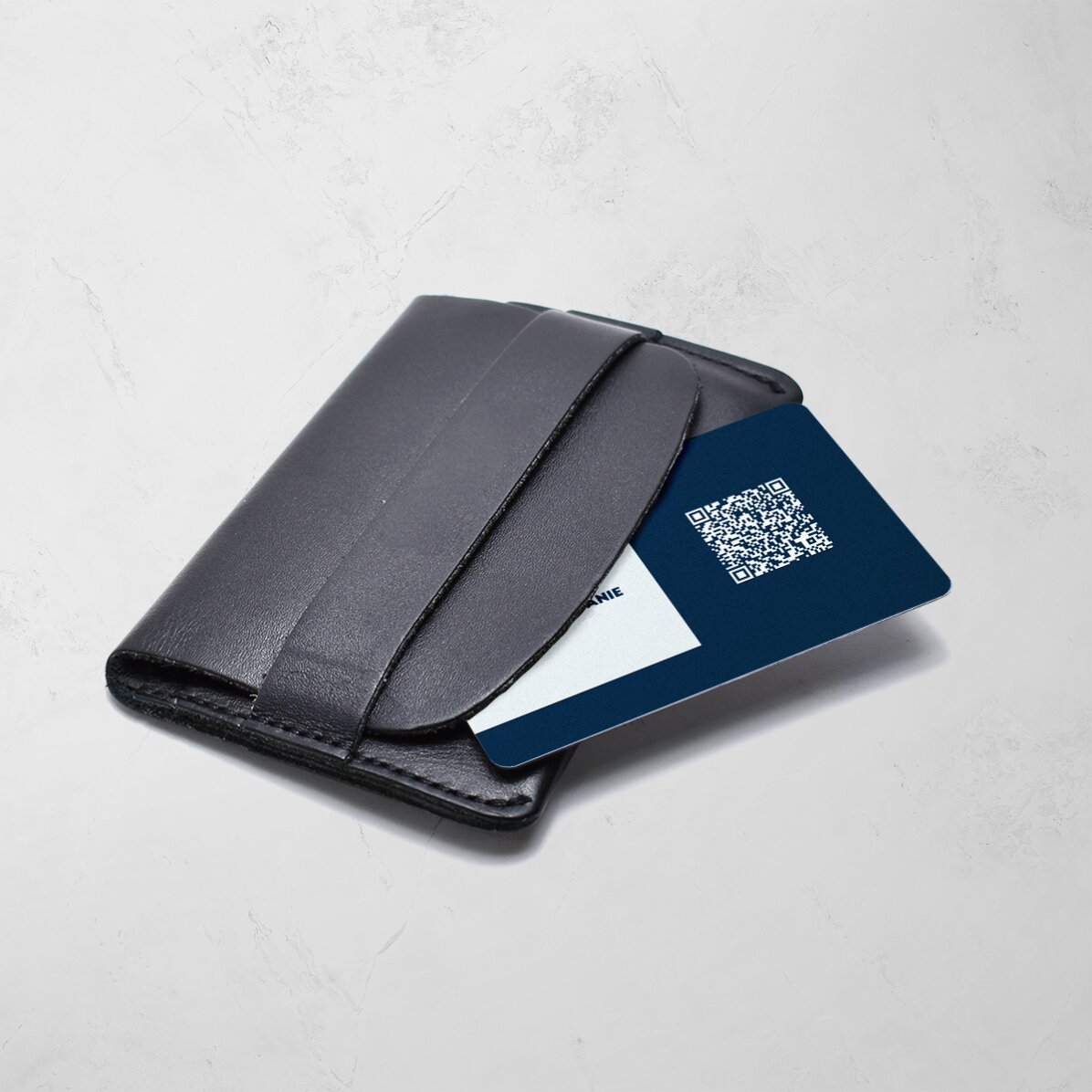Carte de visite en aluminium personnalisée recto-verso avec un code QR et une photo