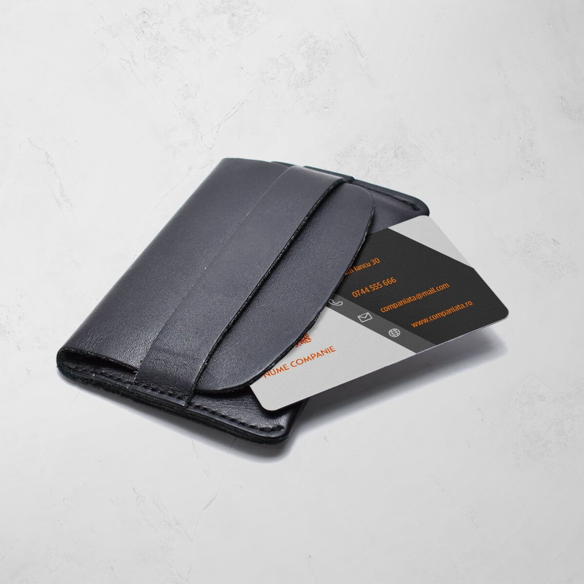 Carte de visite en aluminium personnalisée recto-verso avec logo, code QR et texte
