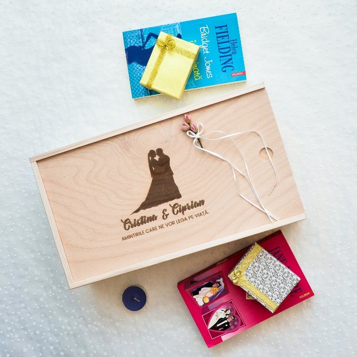 Coffret cadeau personnalisé en bois - Nos souvenirs