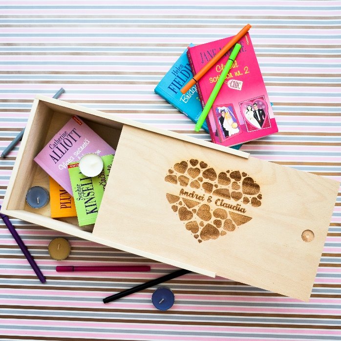 Coffret cadeau personnalisé en bois avec vos prénoms