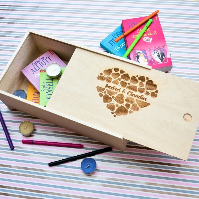 Coffret cadeau personnalisé en bois avec vos prénoms