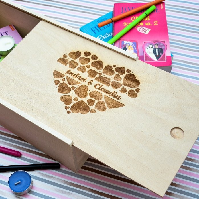 Coffret cadeau personnalisé en bois avec vos prénoms