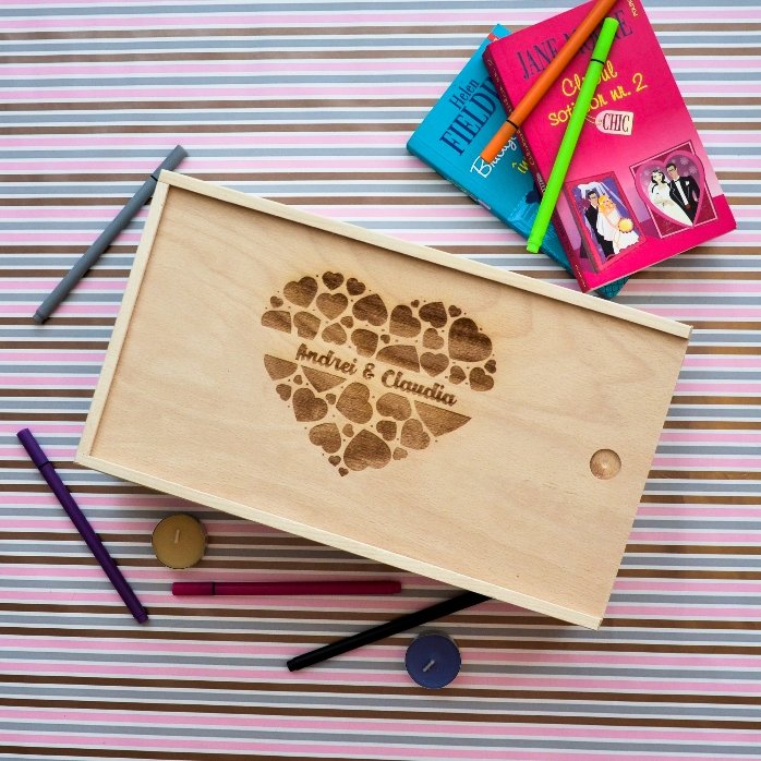 Coffret cadeau personnalisé en bois avec vos prénoms