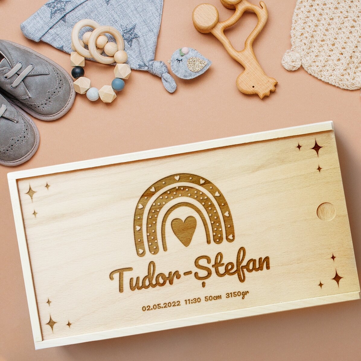 Coffret cadeau personnalisé en bois avec inscription - Le coffret de souvenirs pour les nouveau-nés