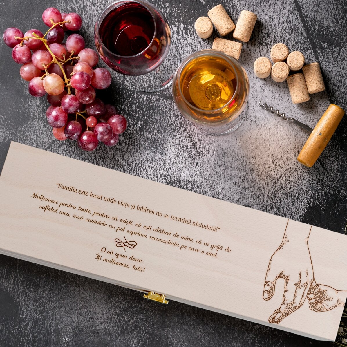 Caisse de vin personnalisée avec un message de remerciement pour papa - Hands