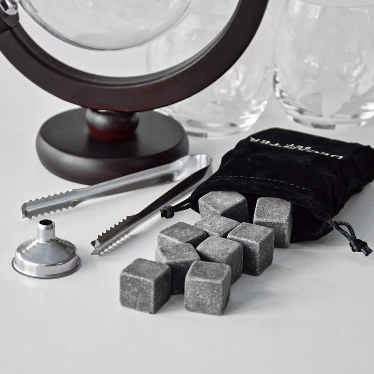 Décanteur sphérique avec deux verres
