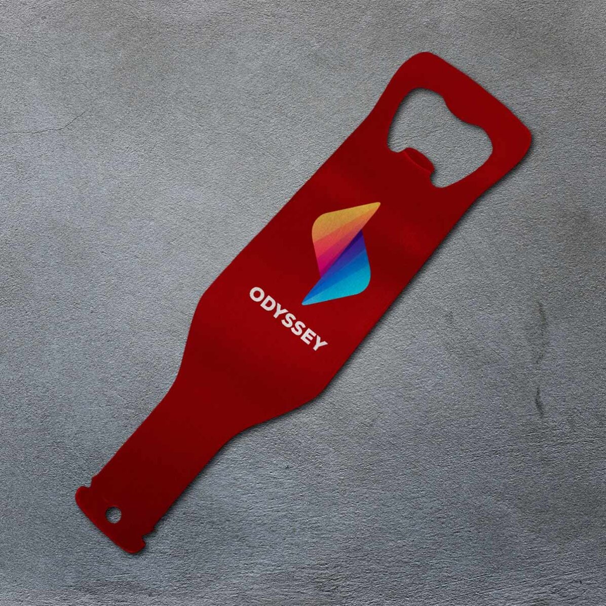 Ouvre-bouteille en forme de bouteille, personnalisé avec un logo - fond coloré