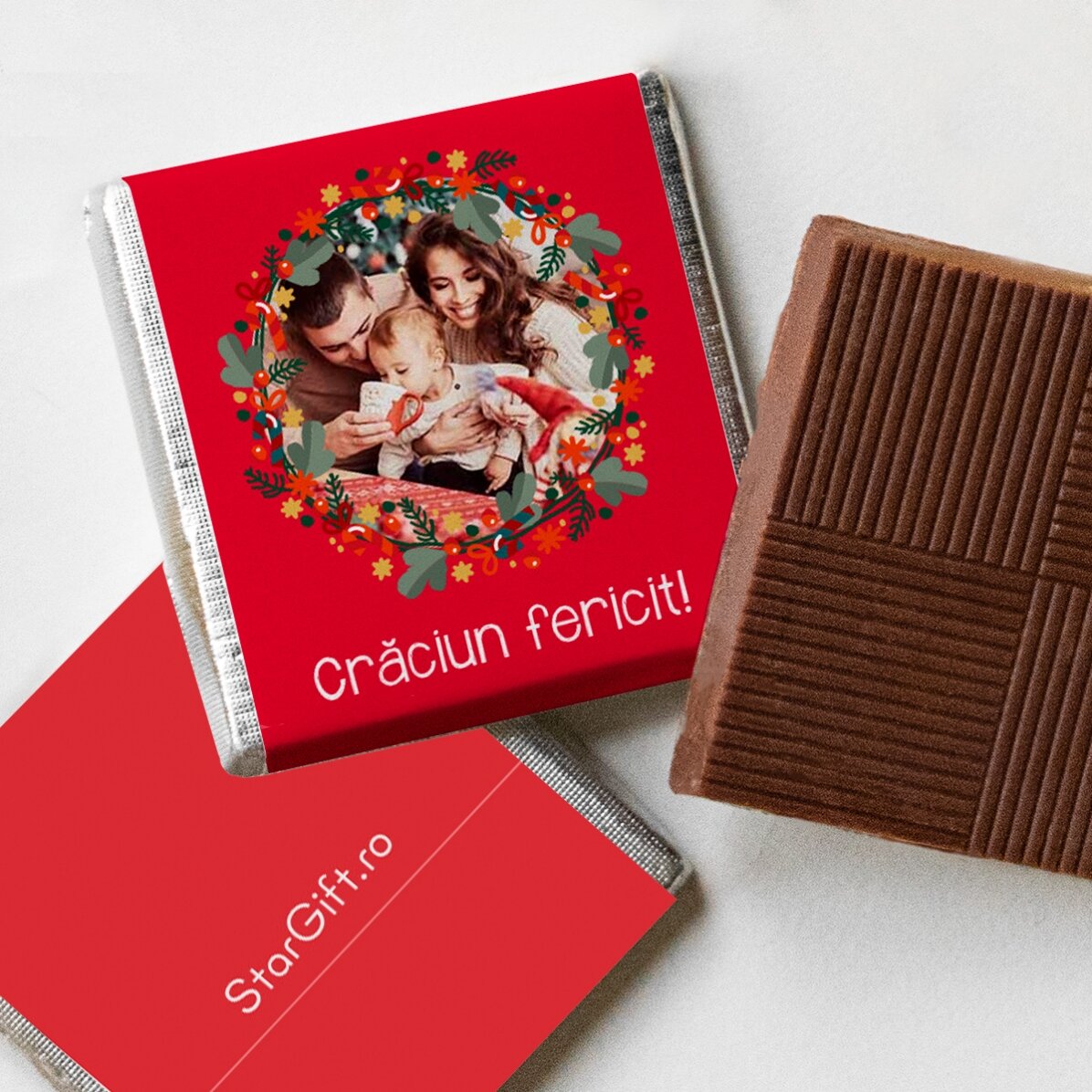 Globe contenant 10 mini-chocolats personnalisés avec des photos et du texte