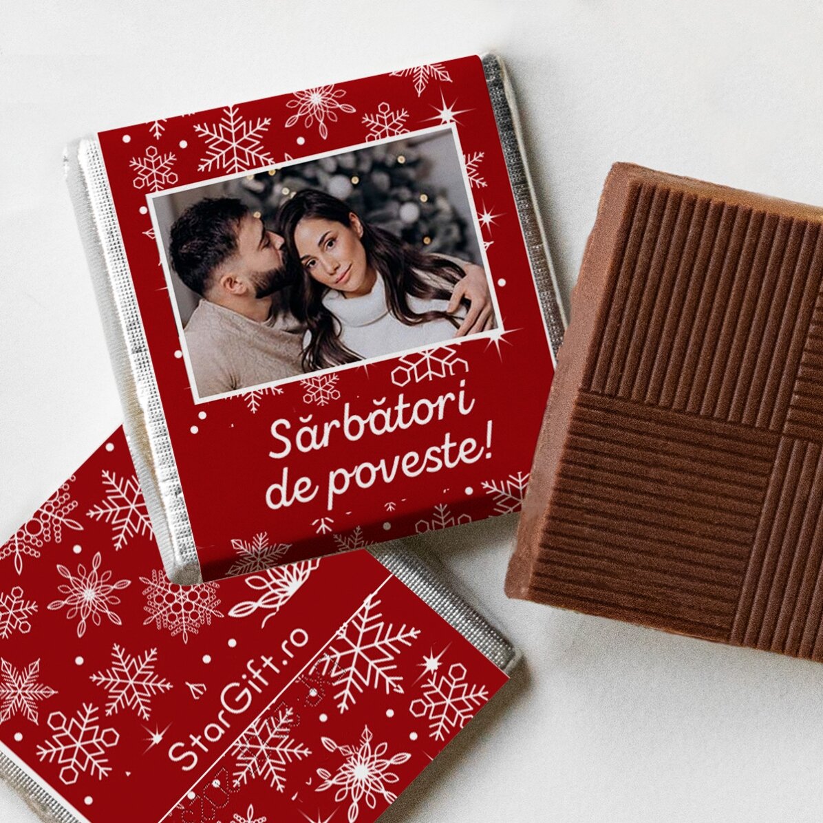 Sphère contenant 10 mini-chocolats personnalisés avec des photos et du texte