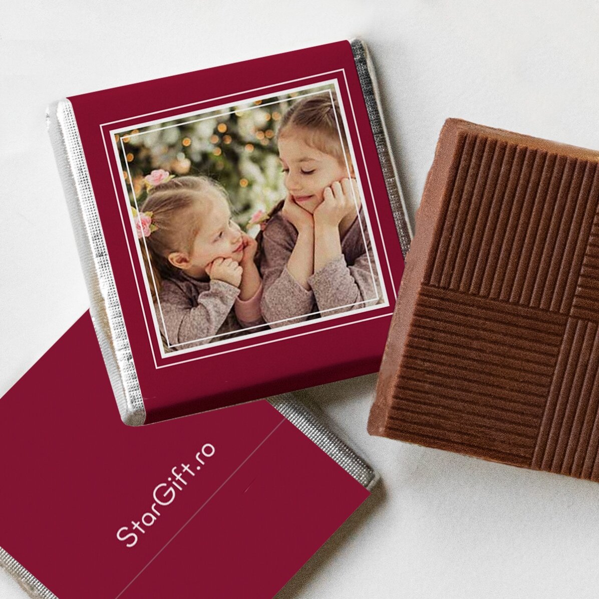 Sphère contenant 10 mini-chocolats personnalisés avec des photos