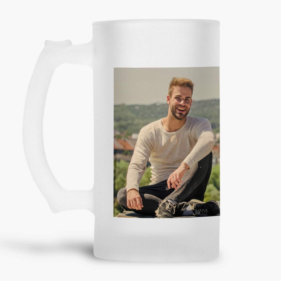 Une chope à bière personnalisée avec une photo