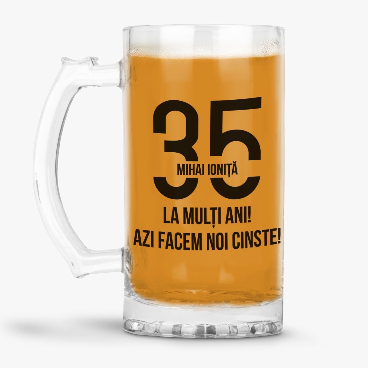 Chope à bière personnalisée avec un message pour un anniversaire