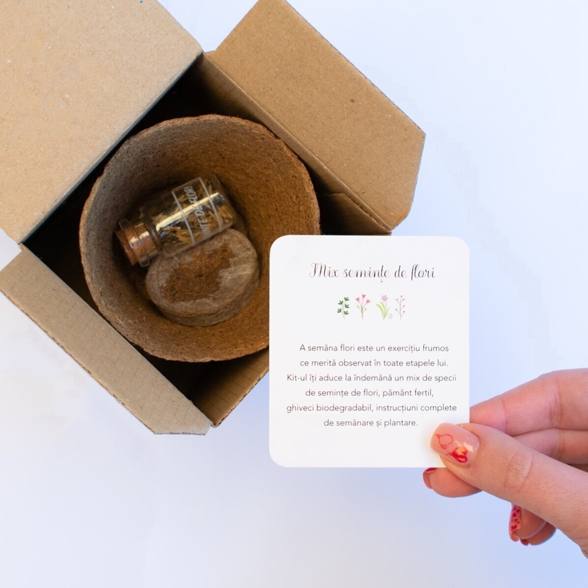 Kit de plantation de fleurs dans une petite boîte personnalisée avec votre motif