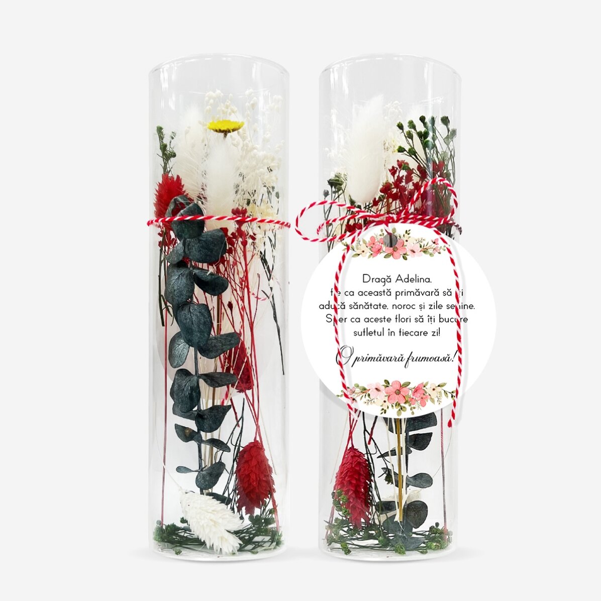 Pendentif « martisor » en verre avec fleurs stabilisées, personnalisé avec un message