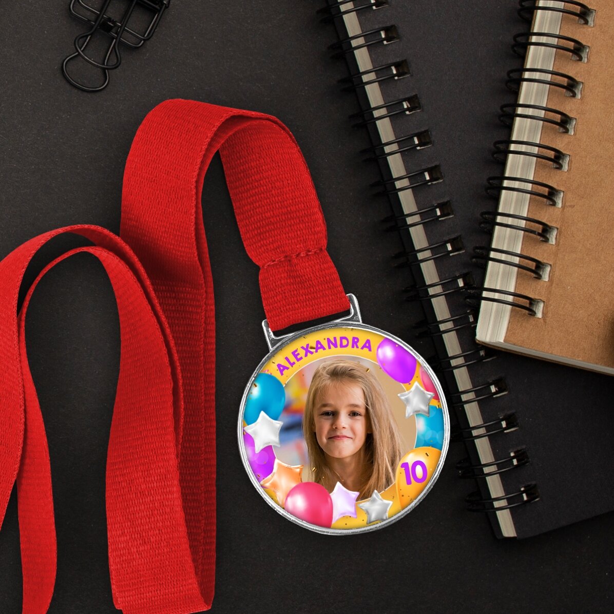 Médaille personnalisée avec une photo et un texte - Joyeux anniversaire