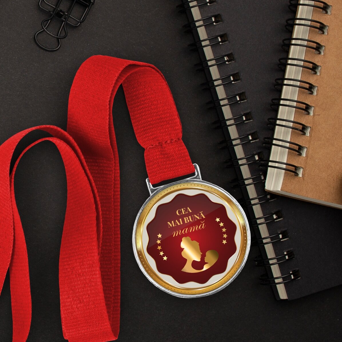 Médaille personnalisée avec inscription - « La meilleure maman »