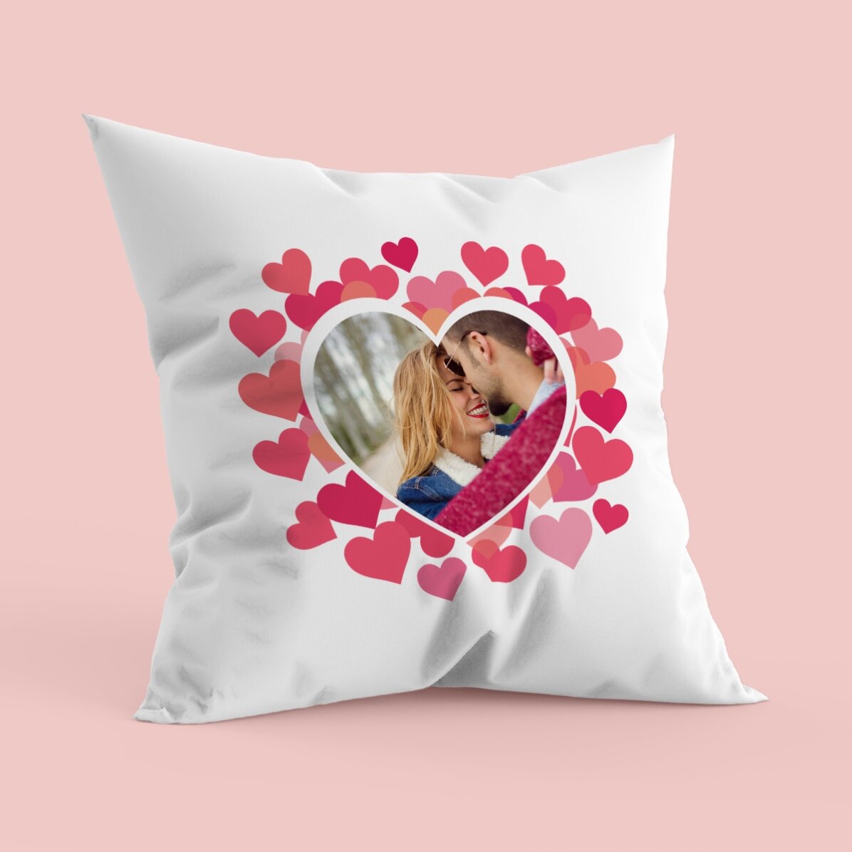 Coussin personnalisé avec une photo en forme de cœur rose