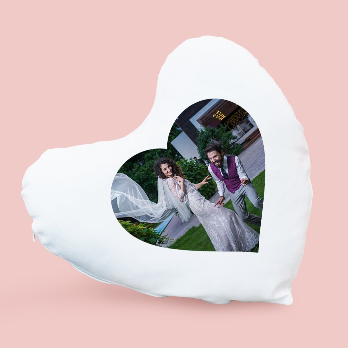 Coussin personnalisé en forme de cœur avec une photo