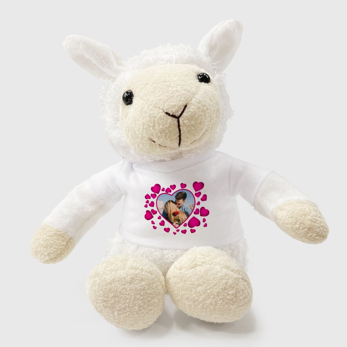 Peluche de mouton personnalisée avec des petits cœurs roses et une photo