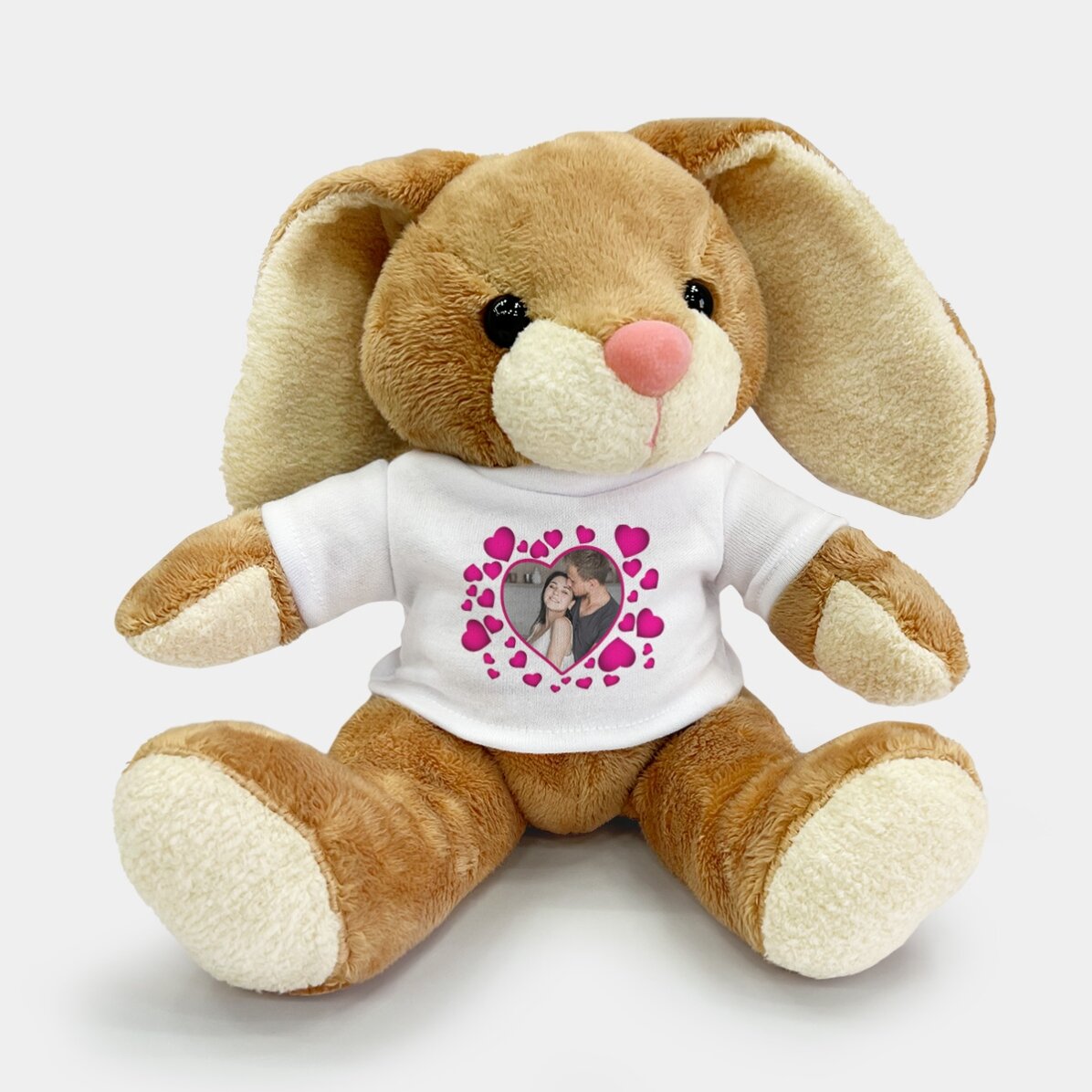 Plus : un lapin personnalisé avec des petits cœurs roses et une photo