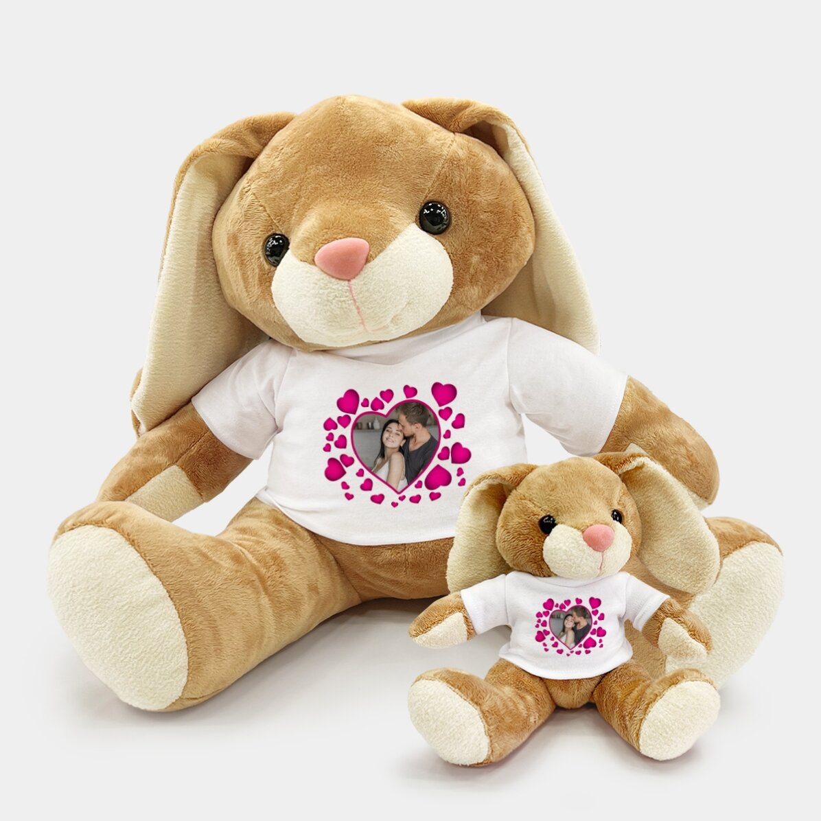 Plus : un lapin personnalisé avec des petits cœurs roses et une photo