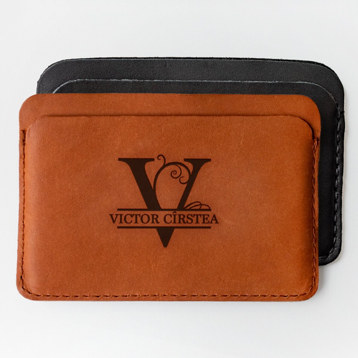 Portefeuille en cuir personnalisé avec une initiale et un prénom