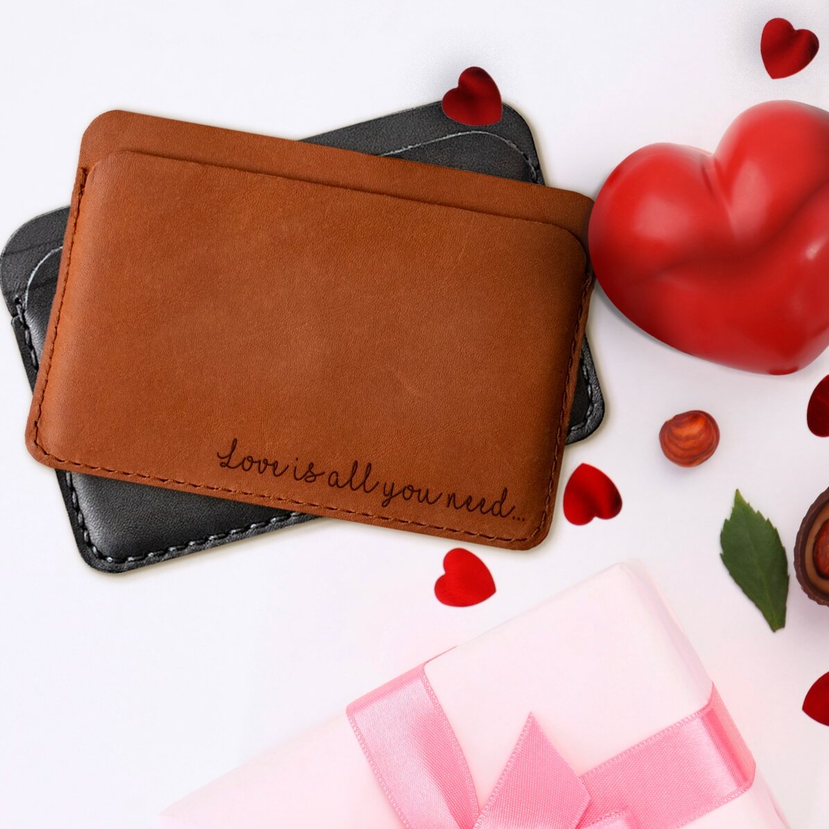 Portefeuille en cuir personnalisé avec un message - « Love is all you need »