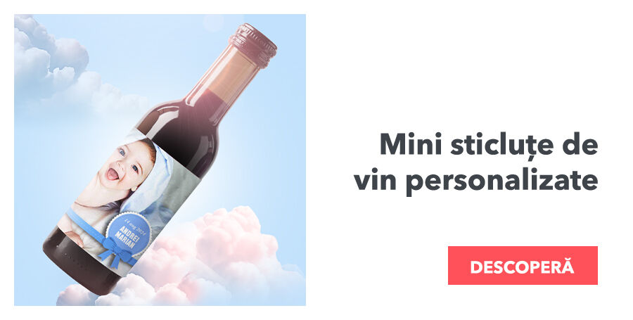 Mini-bouteilles de vin personnalisées pour un baptême
