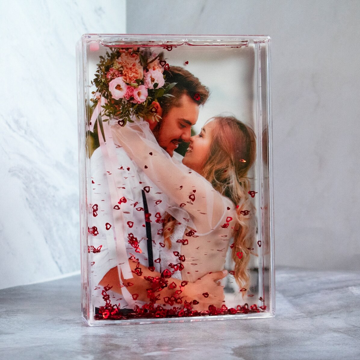 Cadre photo de bureau avec des petits cœurs, personnalisé avec une photo