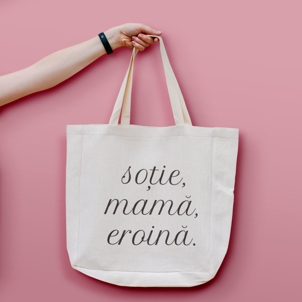 Sac personnalisé avec le texte « Épouse, Maman, Héroïne ».