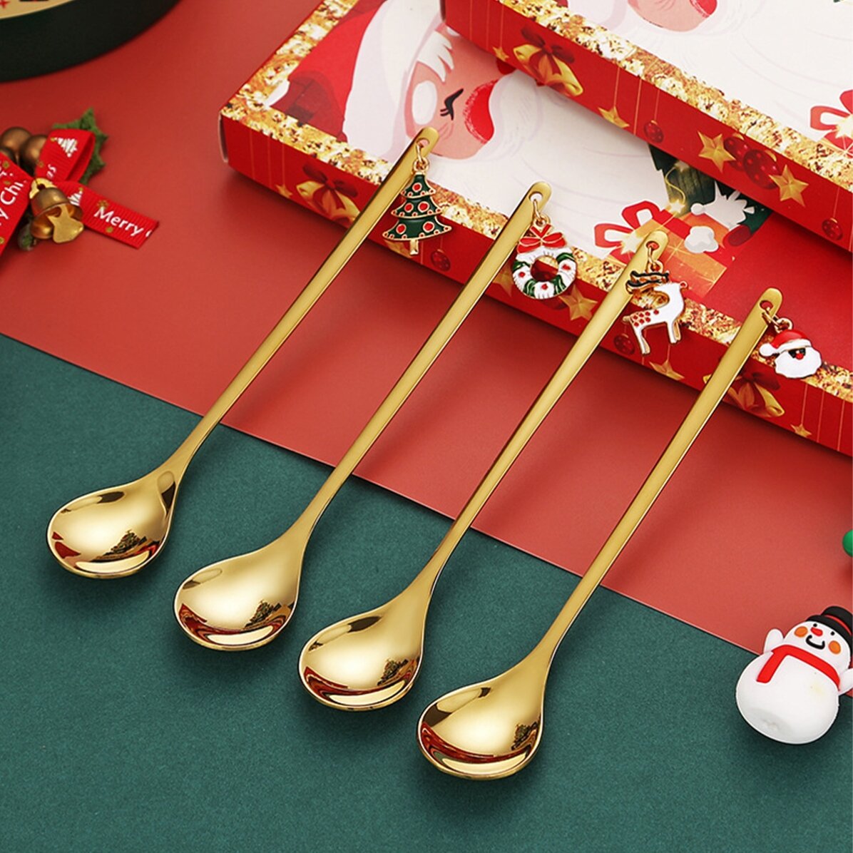 Coffret cadeau de 4 cuillères à café dorées de Noël
