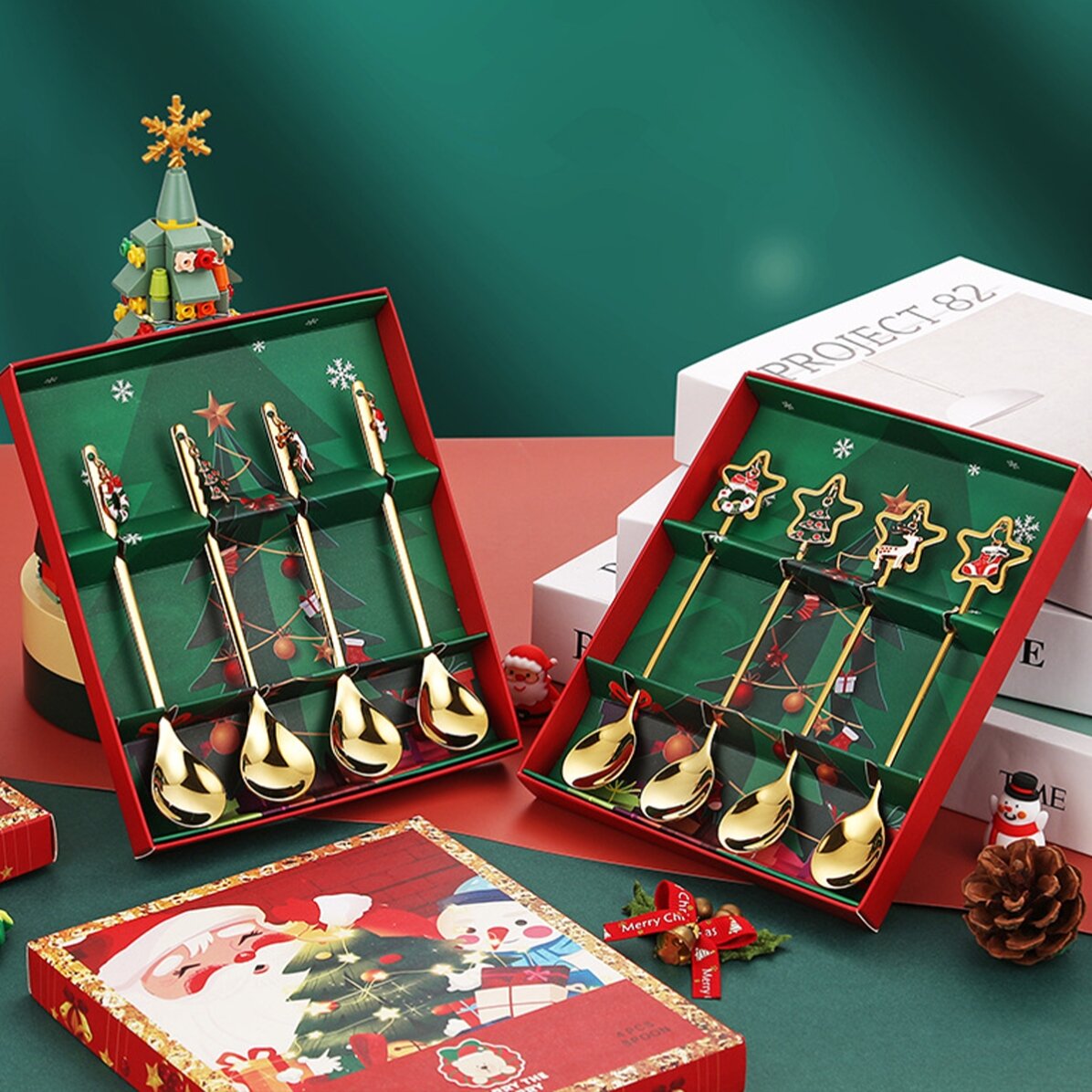 Coffret cadeau de 4 cuillères à café dorées de Noël