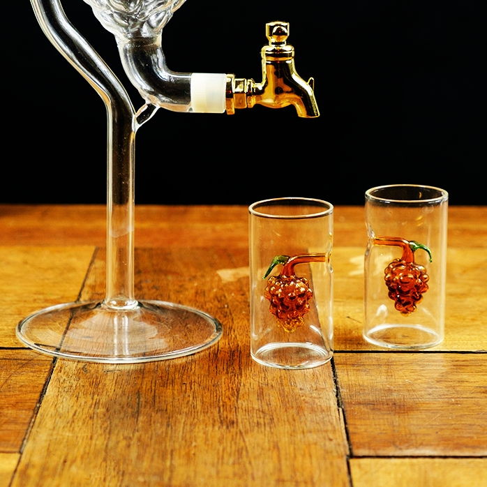 Coffret comprenant une bouteille de tuica et 2 verres