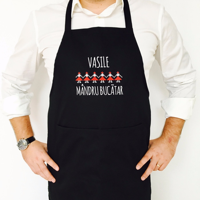 Modèle personnalisé avec broderie traditionnelle sur fond noir