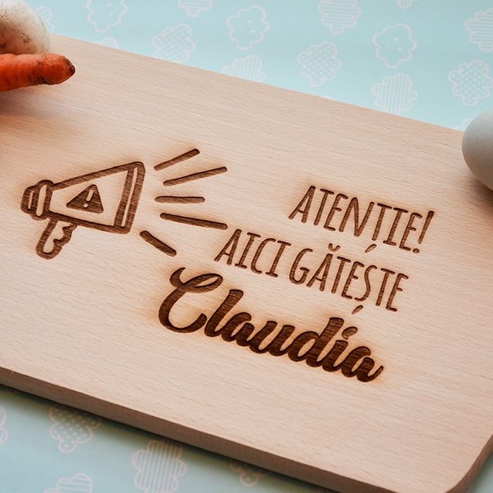 Planche à découper personnalisée - Attention, on cuisine ici…