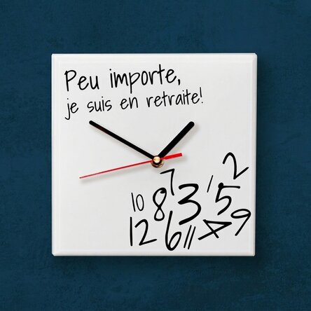 Montre carrée personnalisée avec inscription : « On s'en fiche ! Je suis à la retraite ! »