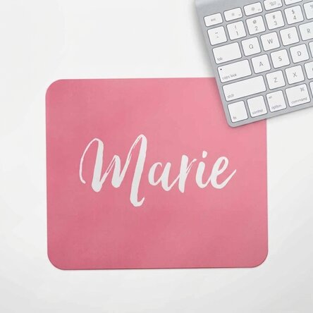 Tapis de souris personnalisé avec nom et arrière-plan coloré