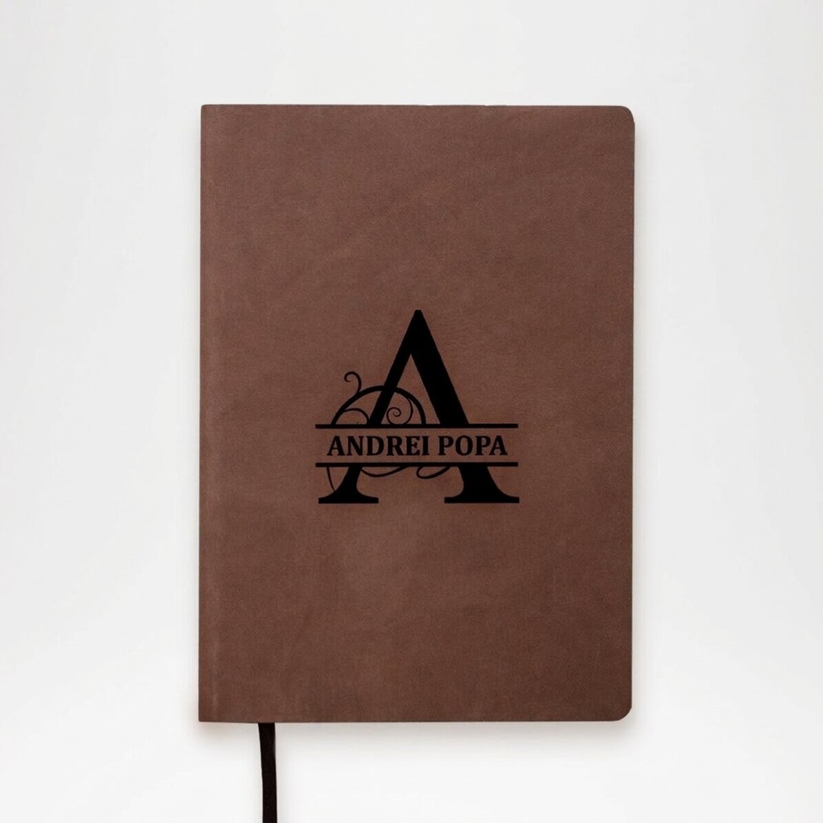 Agenda en cuir personnalisé avec monogramme et nom au centre